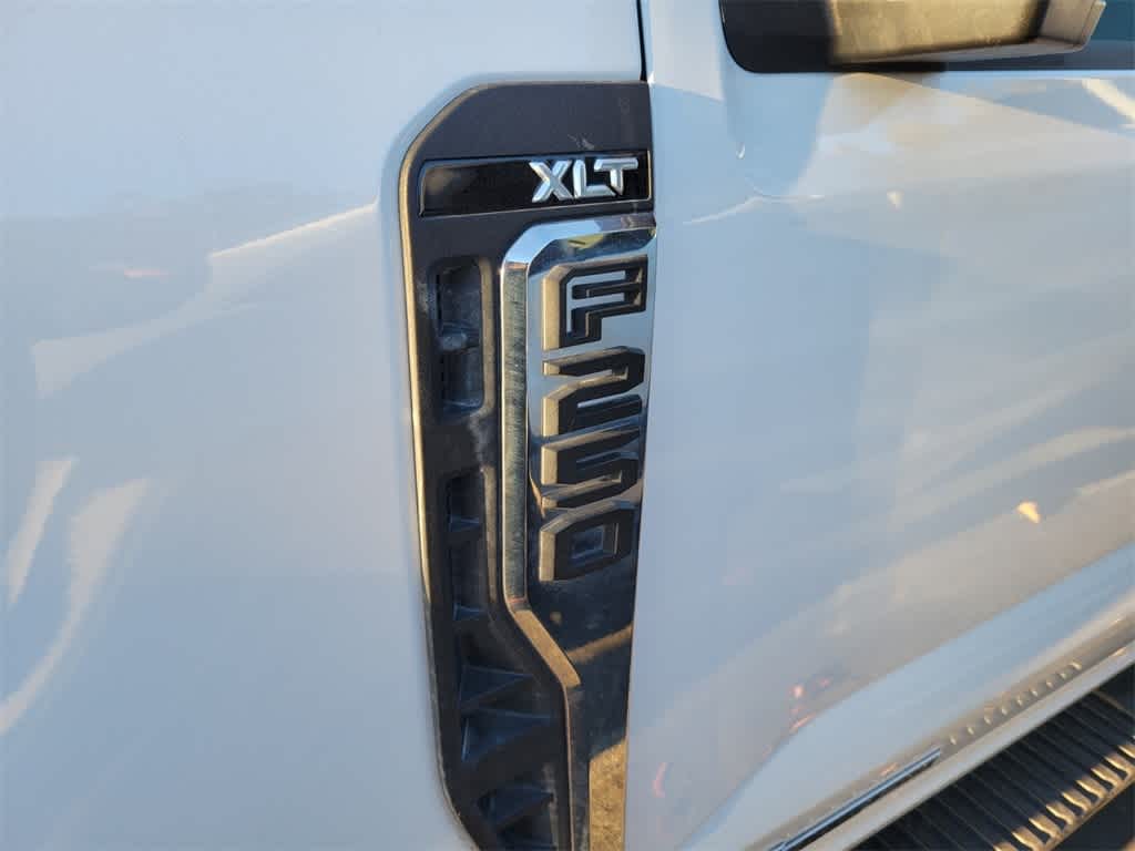 2024 Ford F-250 XLT photo 2