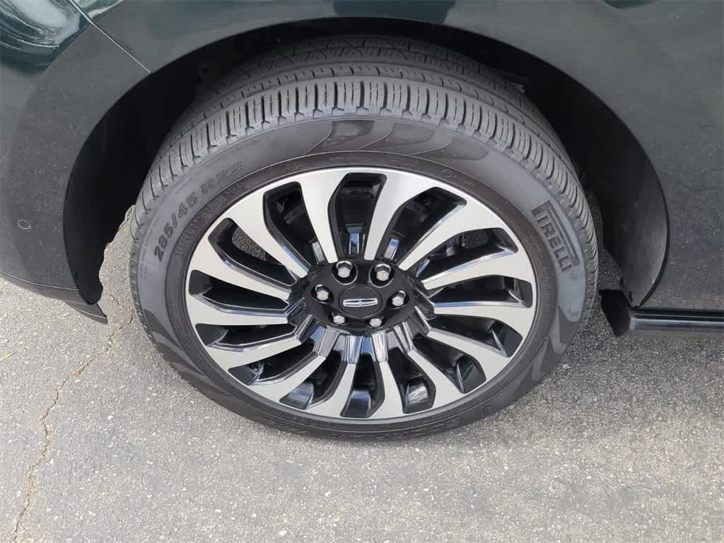 Thumbnail: 2024 Lincoln Navigator L - 9