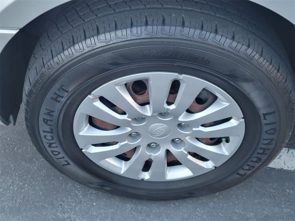 Thumbnail: 2012 Kia Sedona - 9