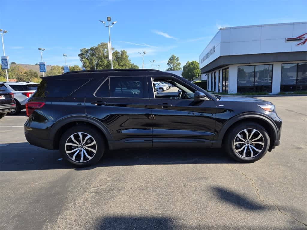 Thumbnail: 2022 Ford Explorer - 7