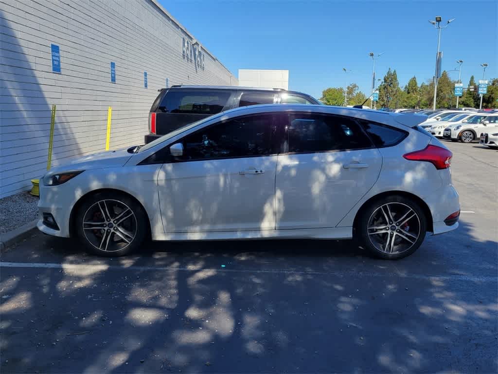 Thumbnail: 2015 Ford Focus - 2