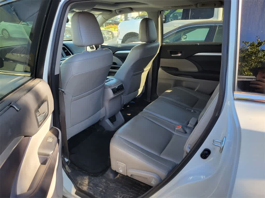 Thumbnail: 2016 Toyota Highlander - 4