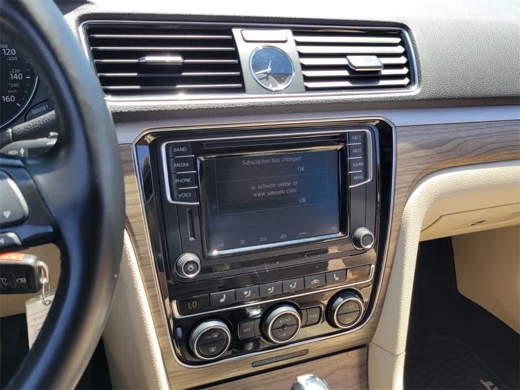 Thumbnail: 2016 Volkswagen Passat - 21
