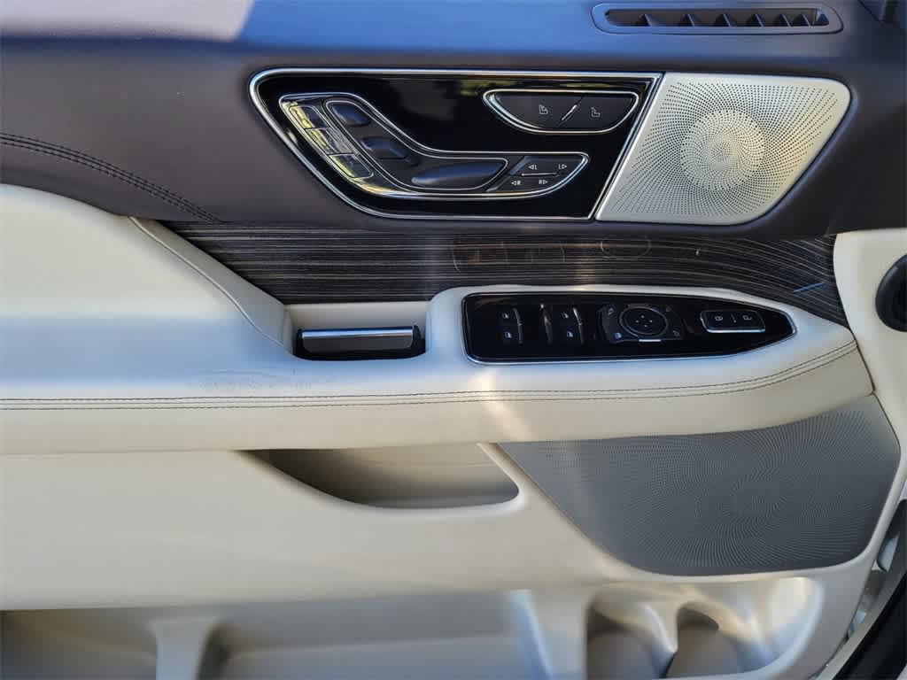 Thumbnail: 2022 Lincoln Navigator - 20