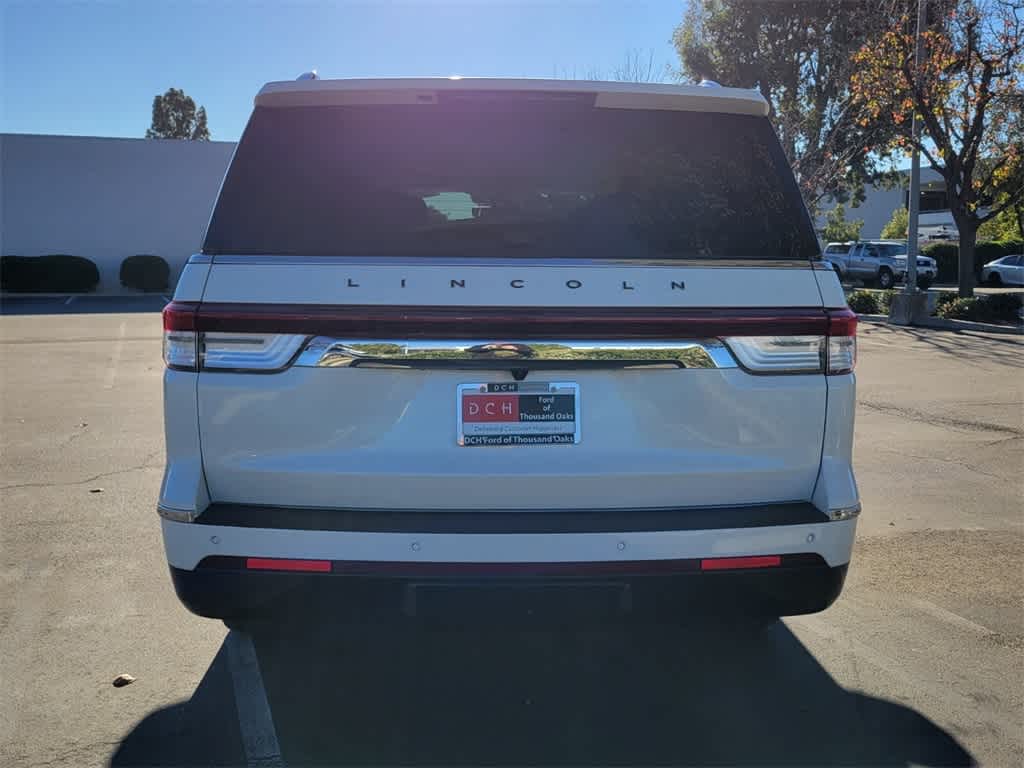 Thumbnail: 2022 Lincoln Navigator - 4