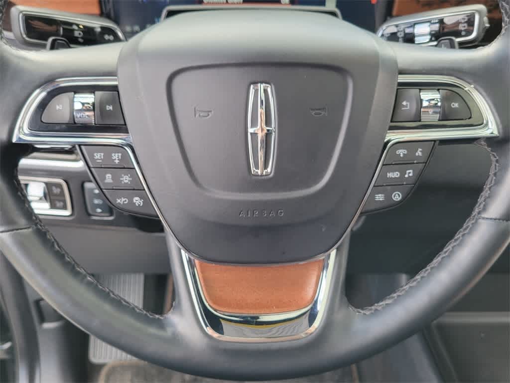 Thumbnail: 2024 Lincoln Navigator L - 19