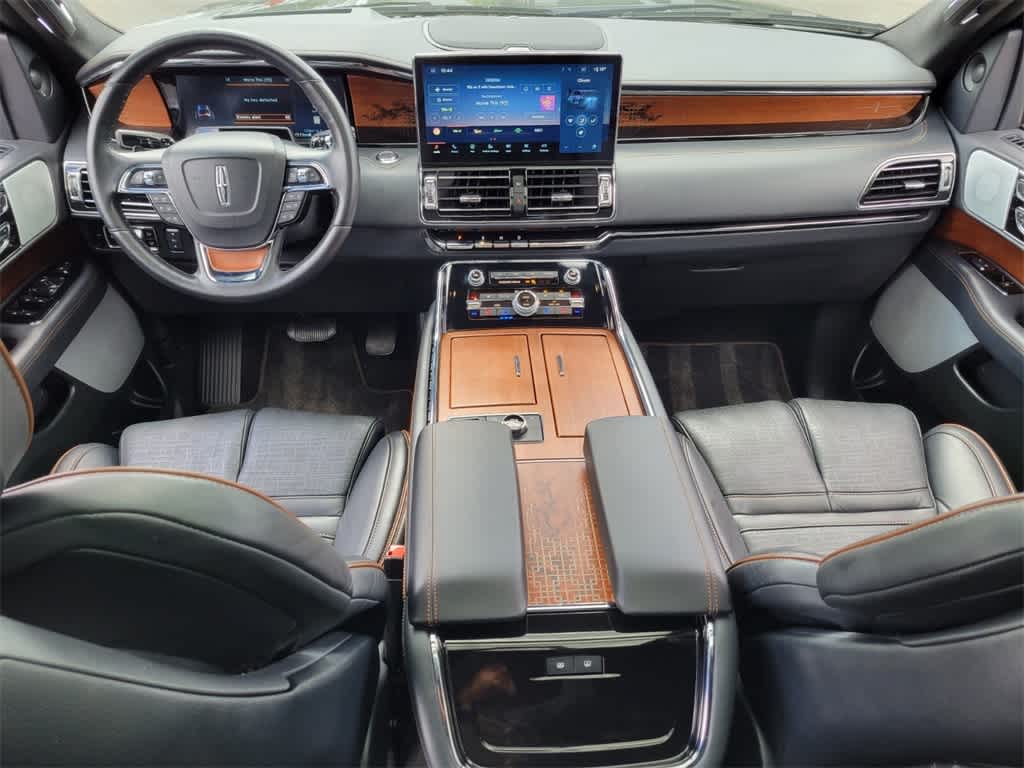 Thumbnail: 2024 Lincoln Navigator L - 12