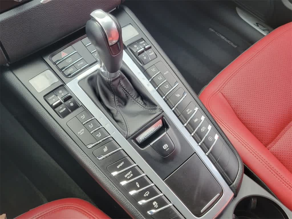 Thumbnail: 2017 Porsche Macan - 21