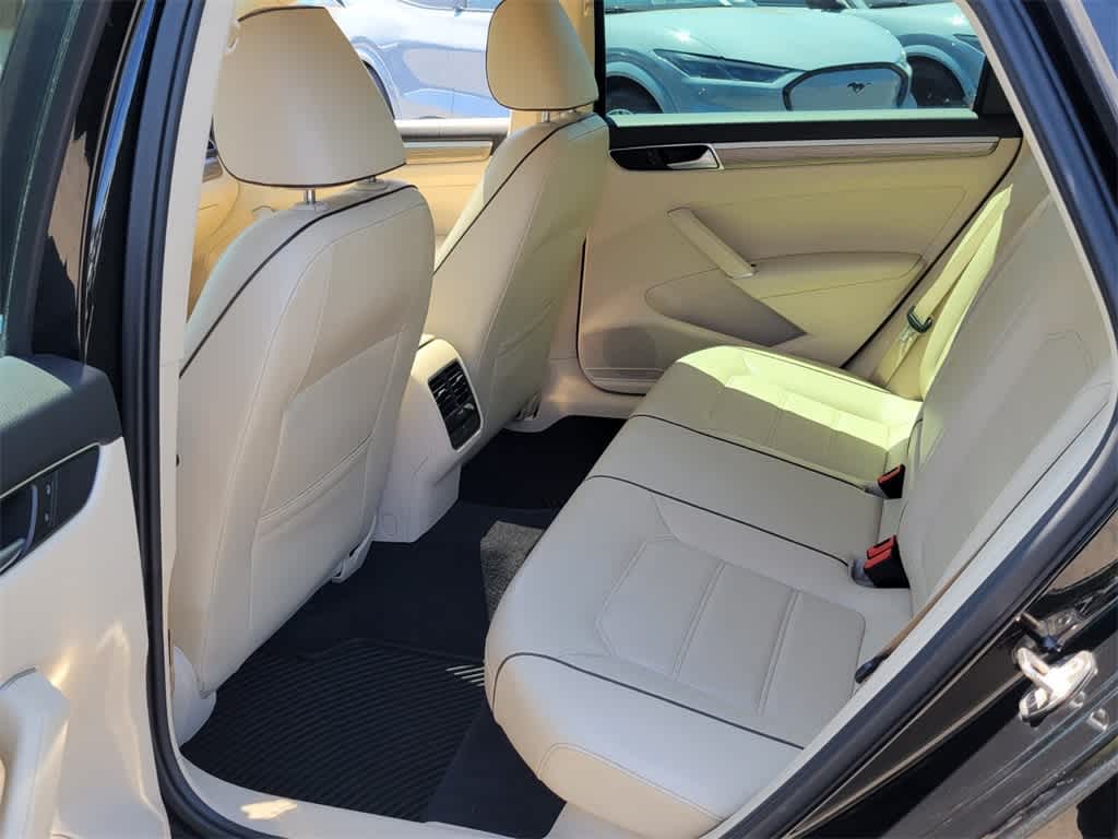 Thumbnail: 2016 Volkswagen Passat - 10