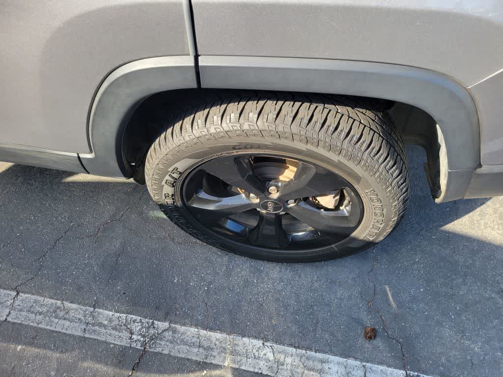 Thumbnail: 2019 Jeep Cherokee - 4