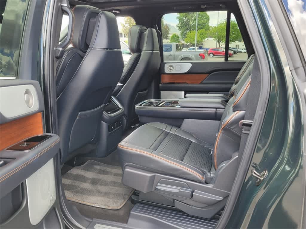 Thumbnail: 2024 Lincoln Navigator L - 11
