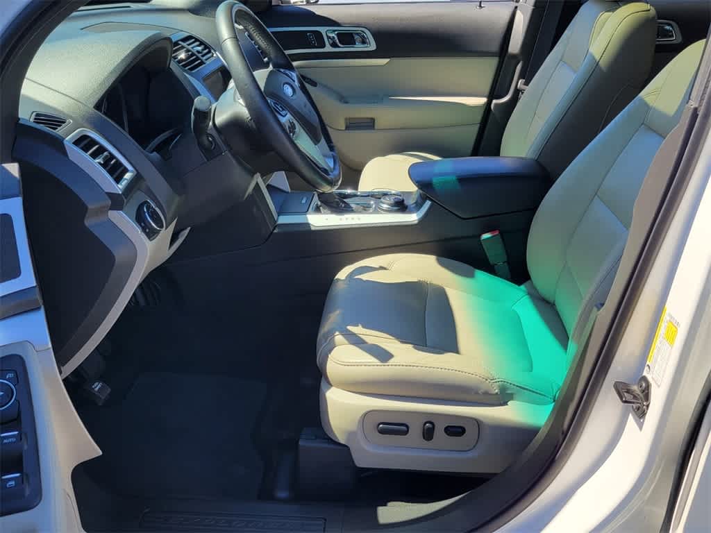 Thumbnail: 2015 Ford Explorer - 9