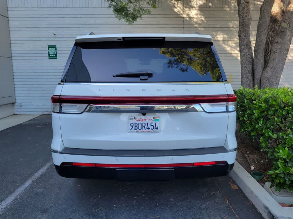 Thumbnail: 2022 Lincoln Navigator - 4