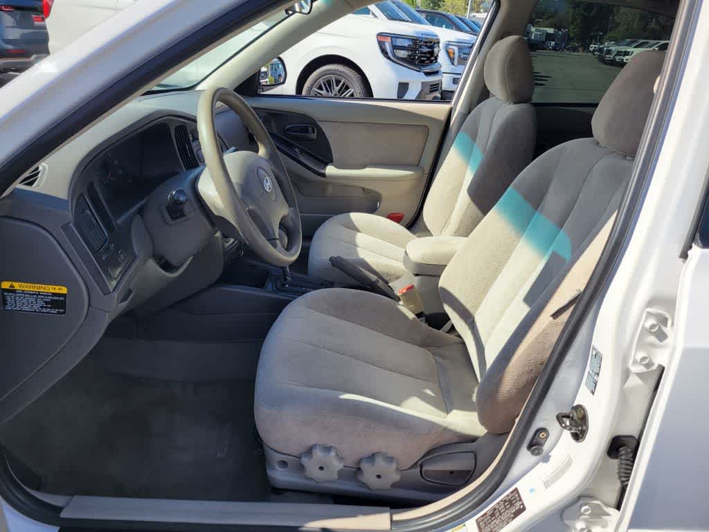 Thumbnail: 2004 Hyundai Elantra - 12