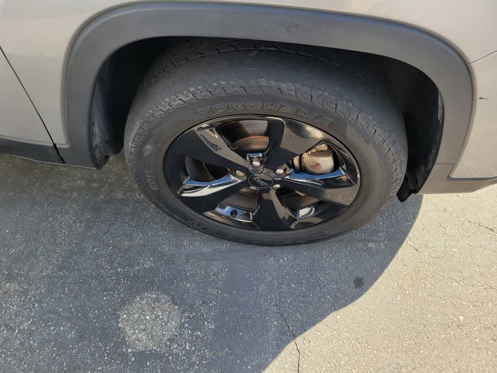 Thumbnail: 2019 Jeep Cherokee - 9