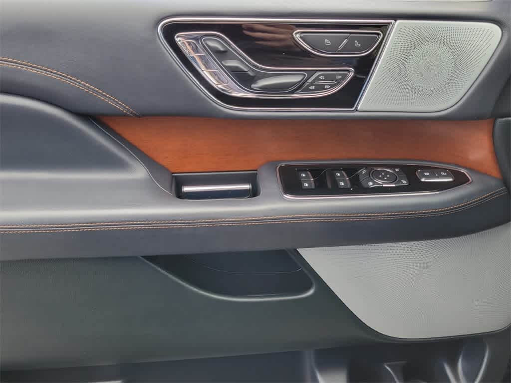 Thumbnail: 2024 Lincoln Navigator L - 20
