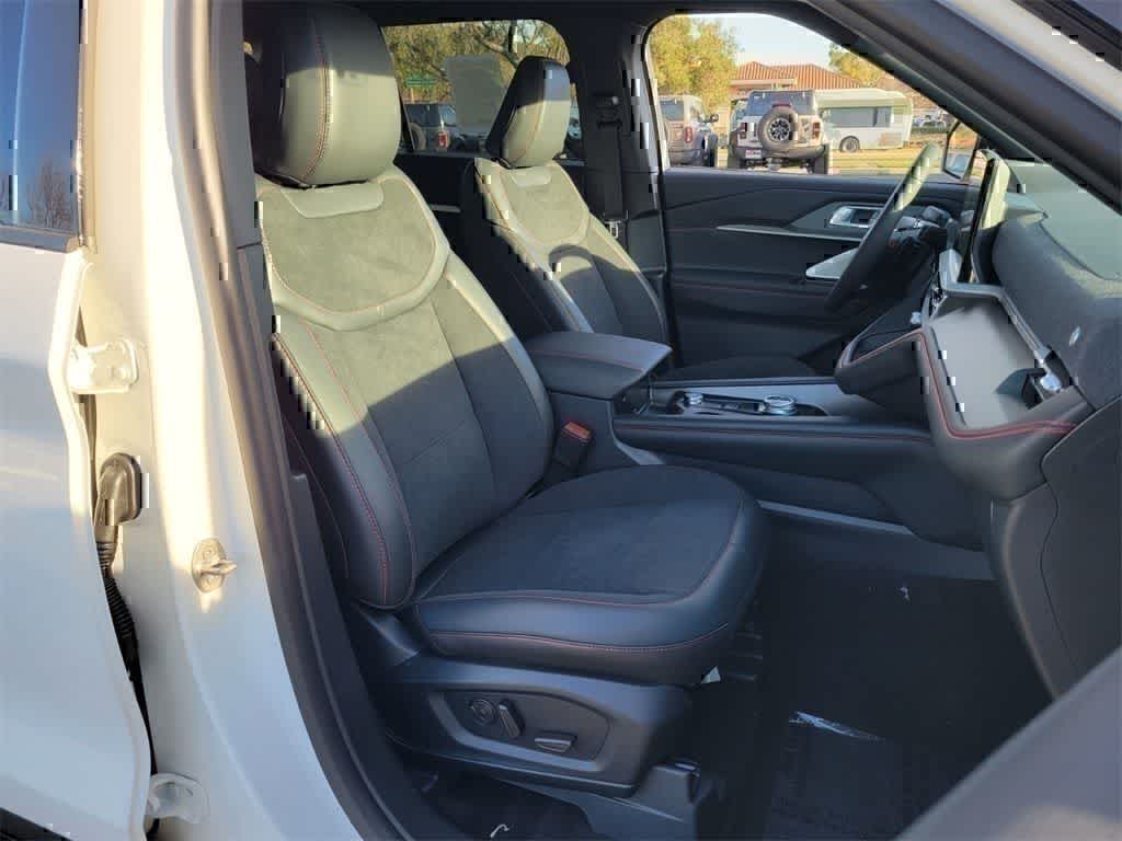 2026 Ford Explorer ST - Photo 13