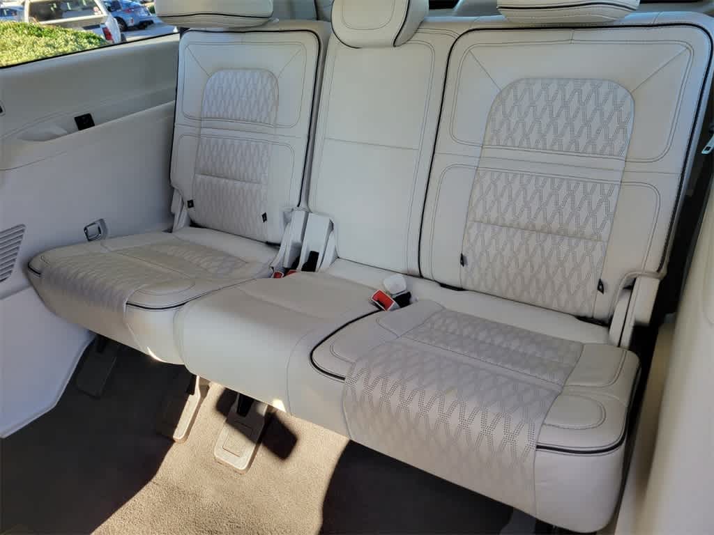 Thumbnail: 2022 Lincoln Navigator - 12