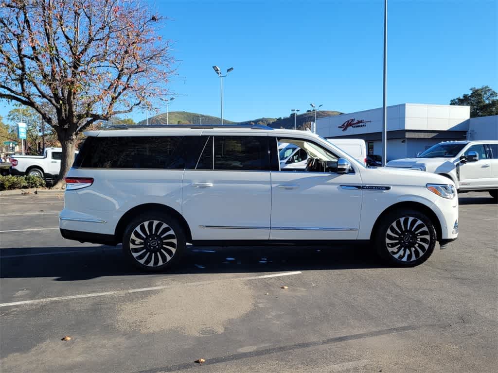 Thumbnail: 2022 Lincoln Navigator - 6
