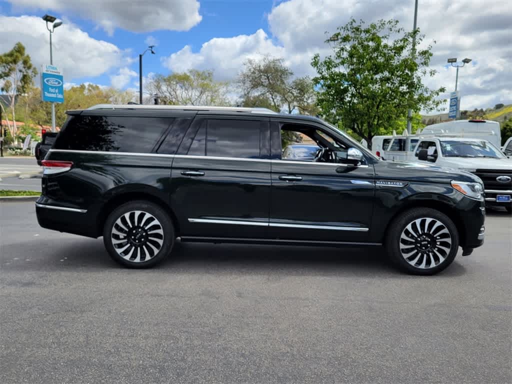 Thumbnail: 2024 Lincoln Navigator L - 6