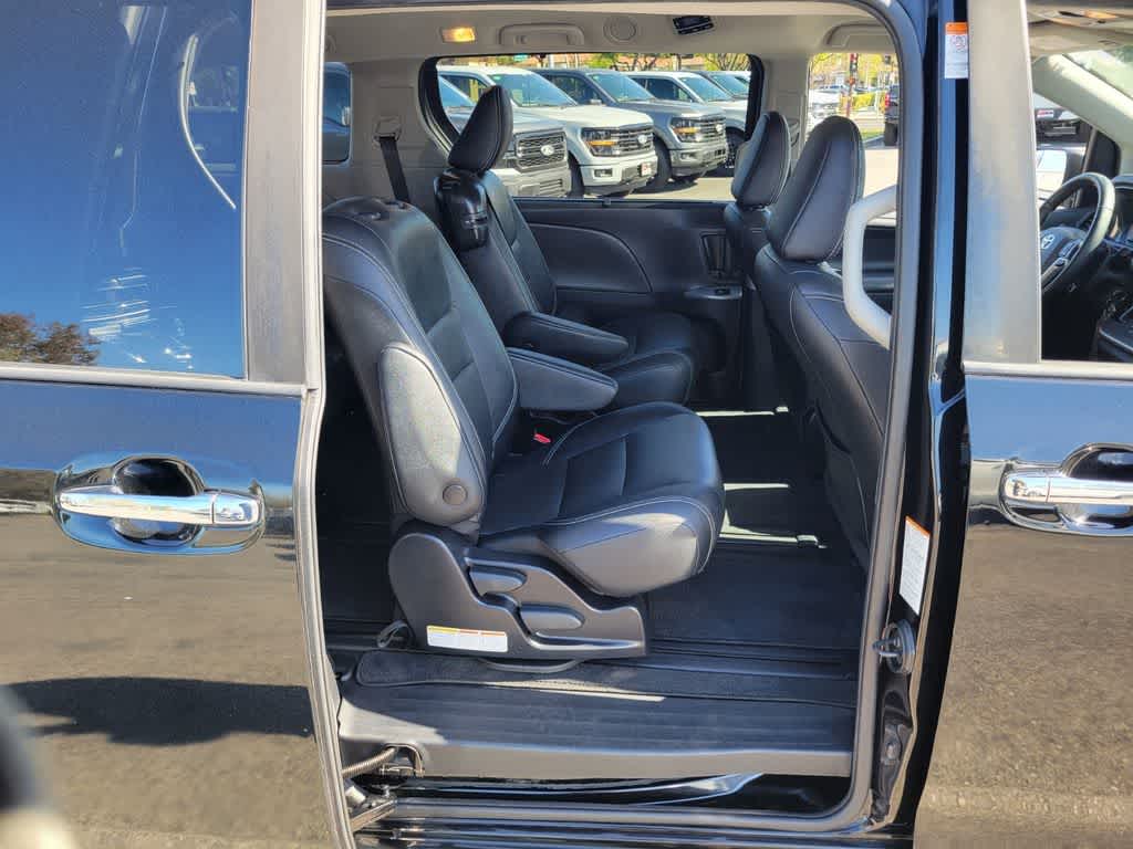 Thumbnail: 2020 Toyota Sienna - 15