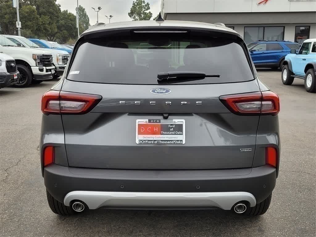 2025 Ford Escape Titanium photo 4