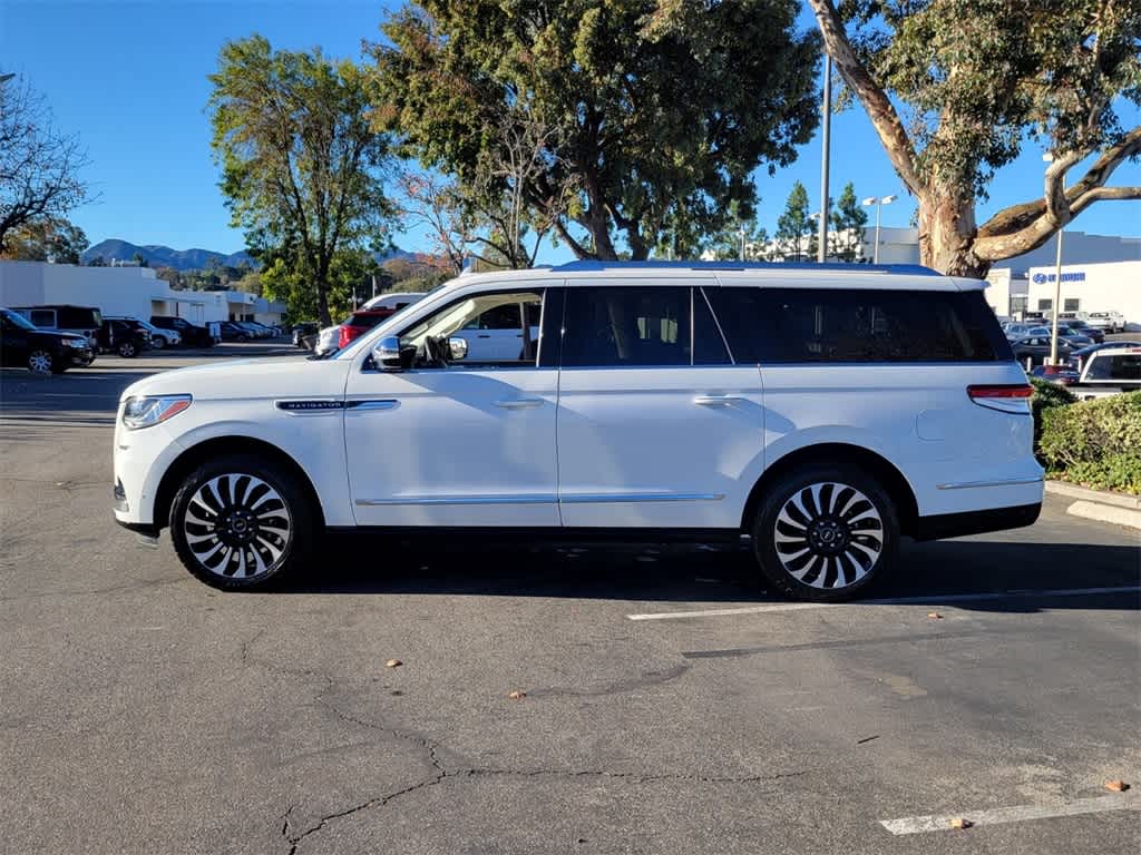 Thumbnail: 2022 Lincoln Navigator - 2