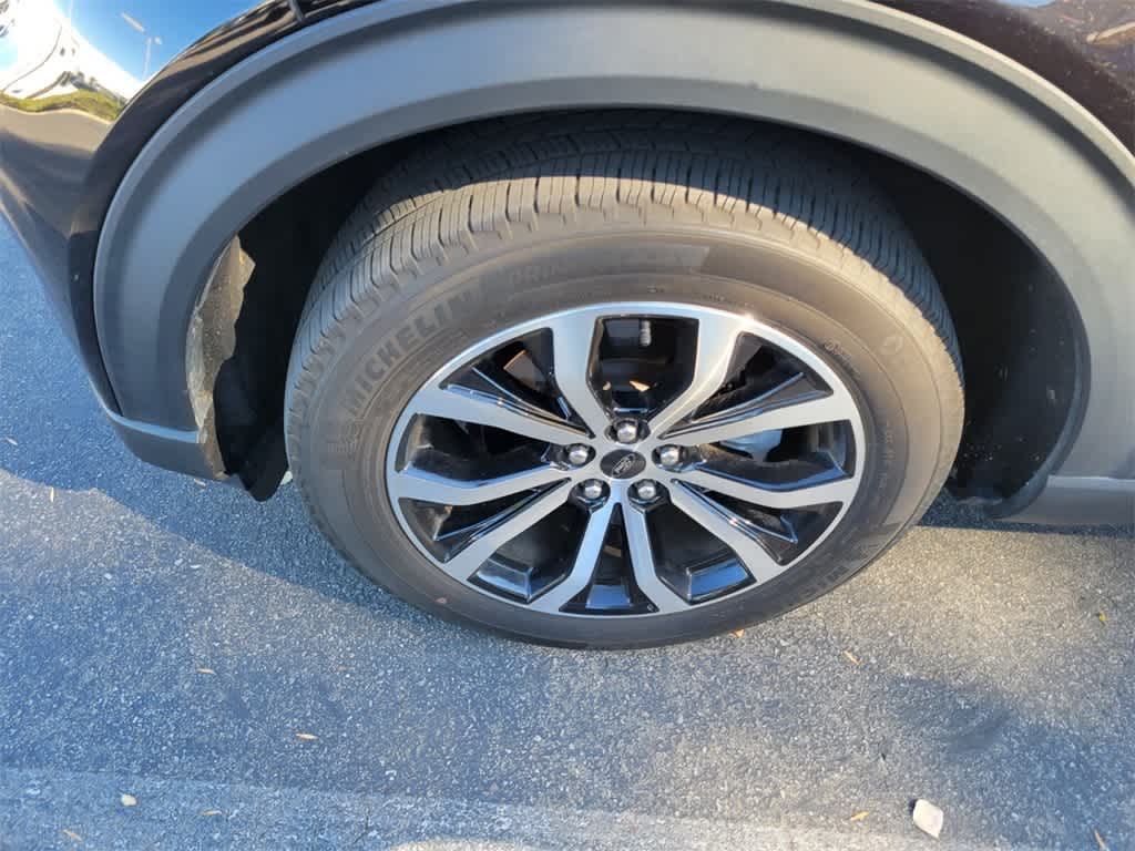 2022 Ford Explorer ST-Line photo 2