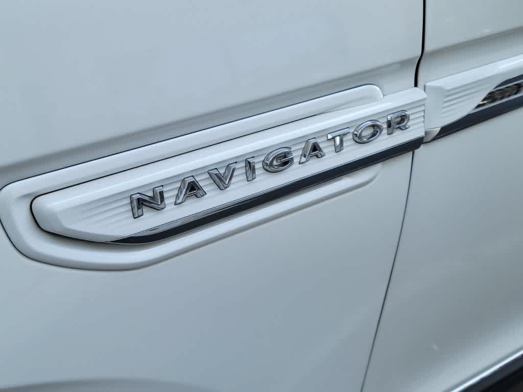 Thumbnail: 2022 Lincoln Navigator - 6