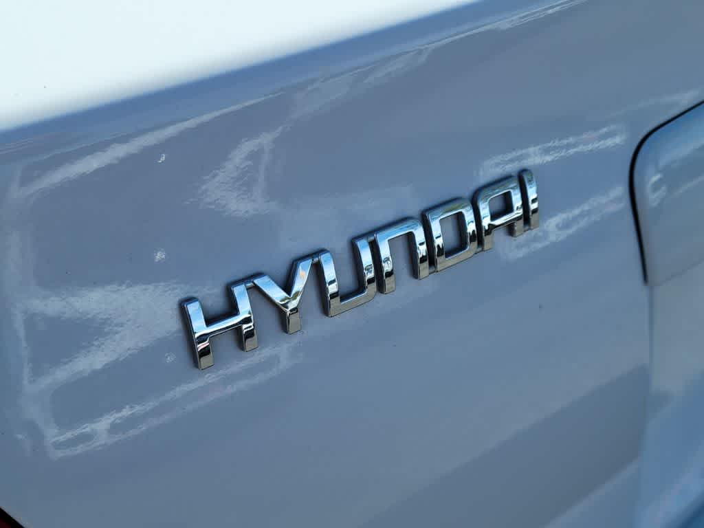 Thumbnail: 2004 Hyundai Elantra - 5