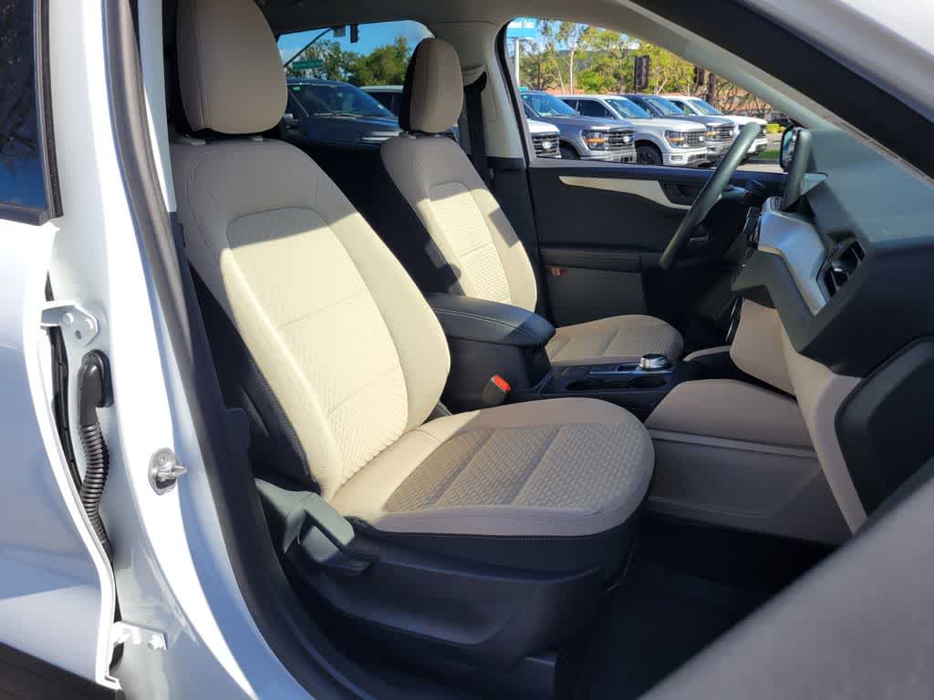 Thumbnail: 2022 Ford Escape - 16