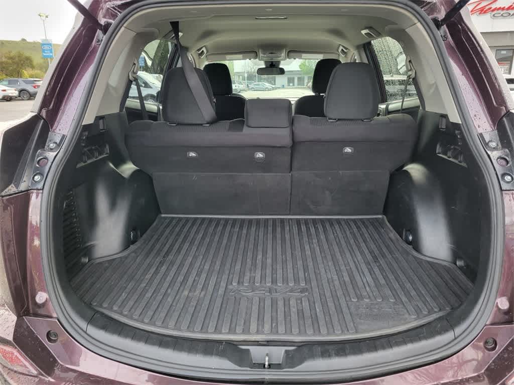 Thumbnail: 2018 Toyota RAV4 - 15