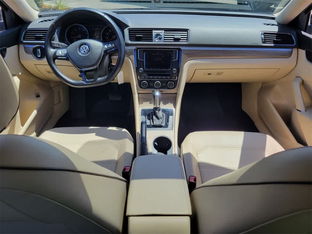 Thumbnail: 2016 Volkswagen Passat - 11