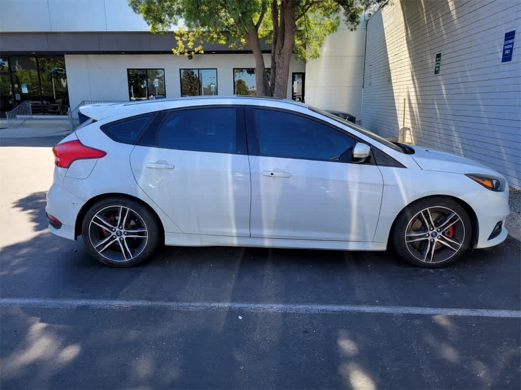 Thumbnail: 2015 Ford Focus - 7