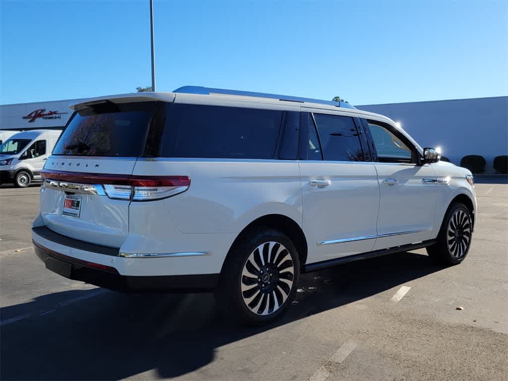 Thumbnail: 2022 Lincoln Navigator - 5