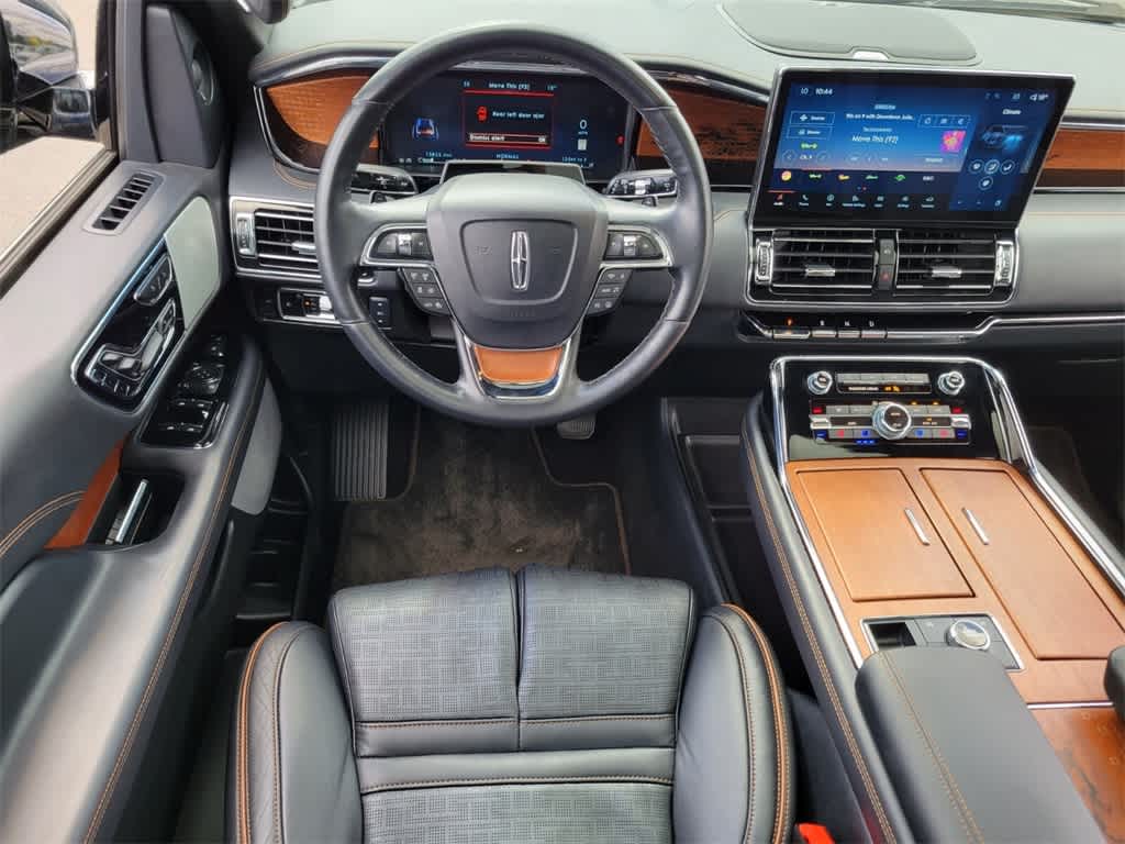 Thumbnail: 2024 Lincoln Navigator L - 13