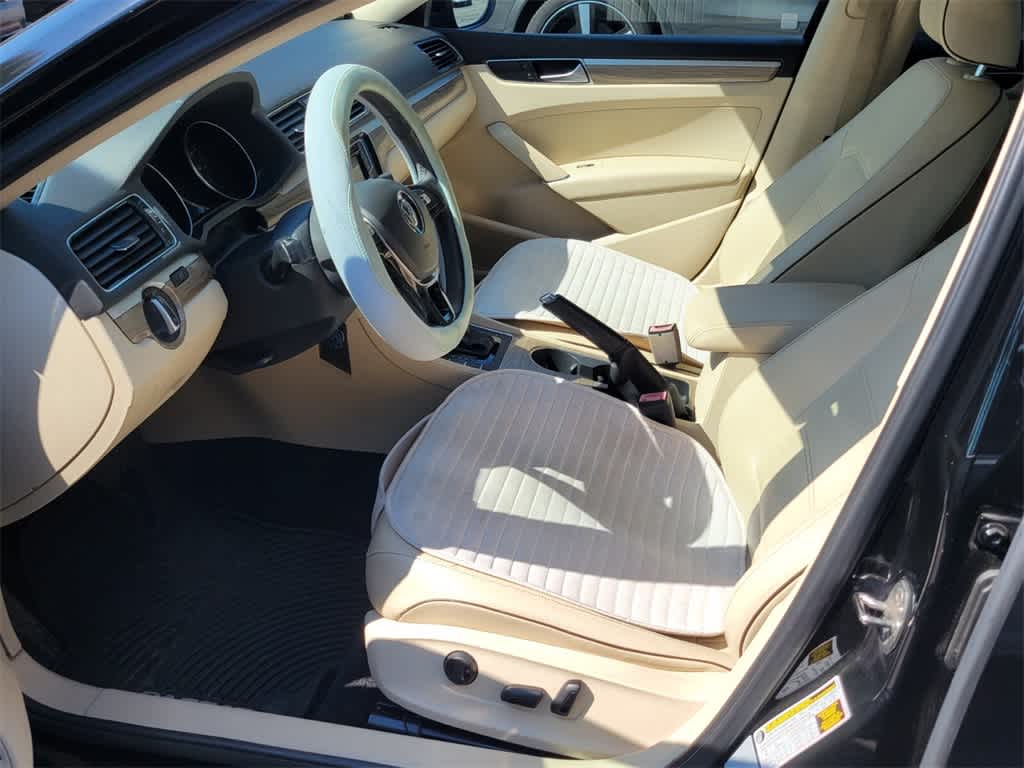 Thumbnail: 2016 Volkswagen Passat - 3