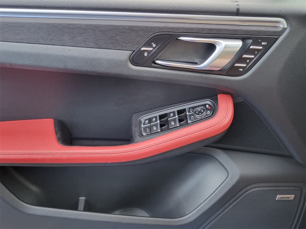 Thumbnail: 2017 Porsche Macan - 20