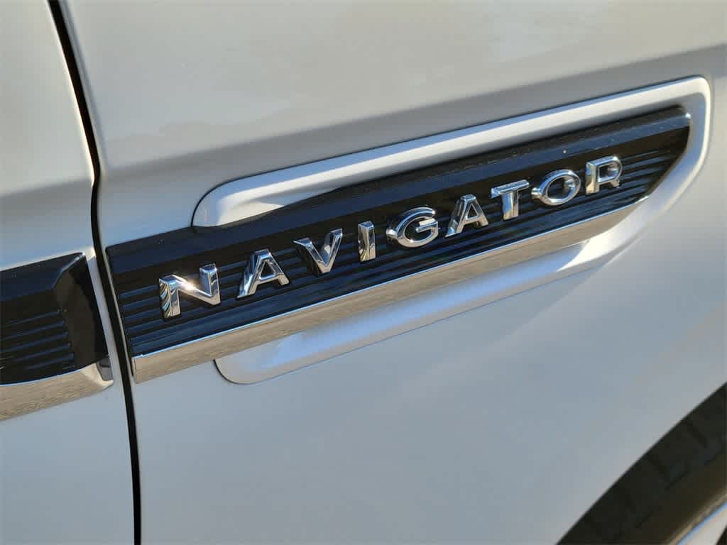 Thumbnail: 2022 Lincoln Navigator - 7