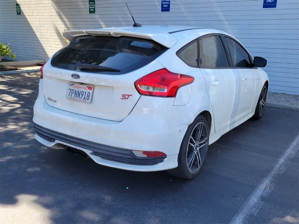 Thumbnail: 2015 Ford Focus - 6