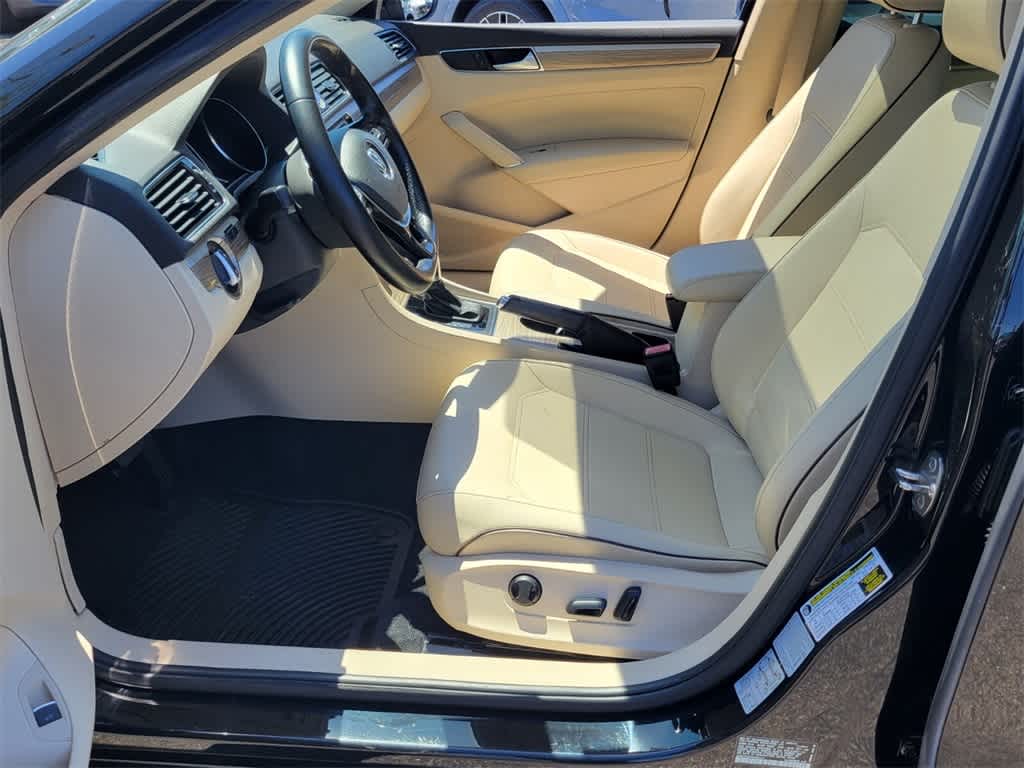Thumbnail: 2016 Volkswagen Passat - 9