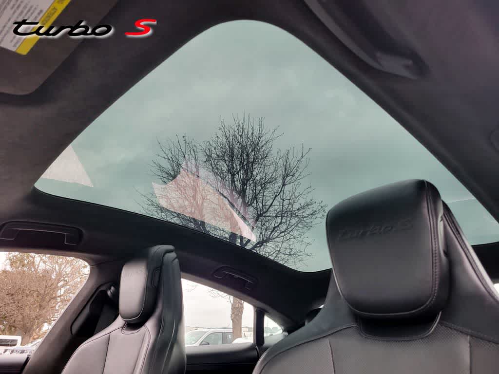 Thumbnail: 2021 Porsche Taycan - 18