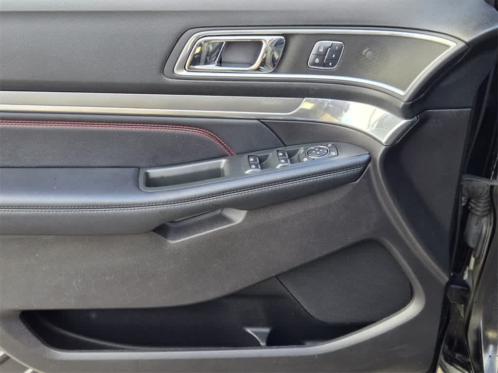 Thumbnail: 2017 Ford Explorer - 18