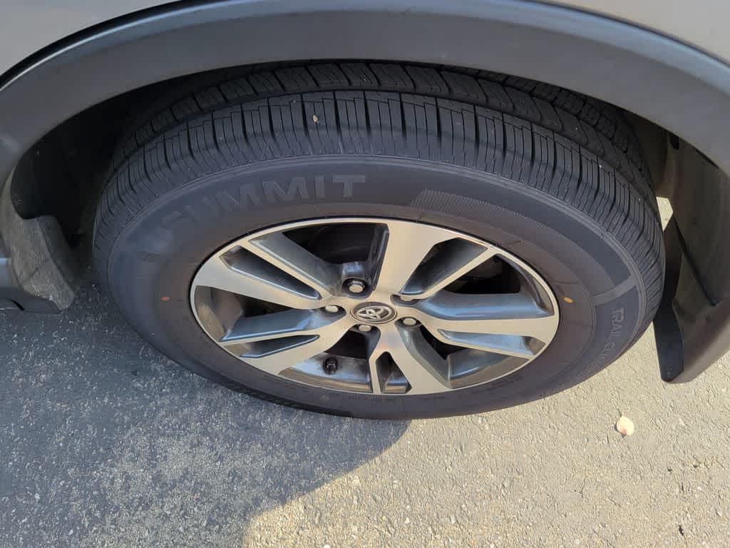 Thumbnail: 2016 Toyota RAV4 - 3