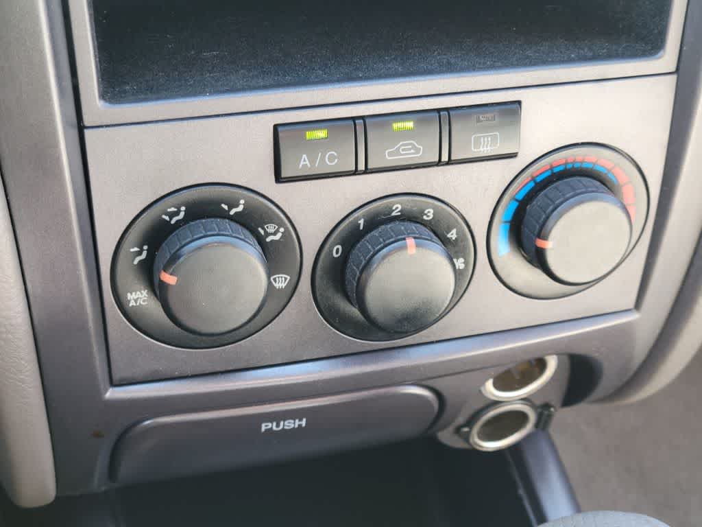 Thumbnail: 2004 Hyundai Elantra - 23