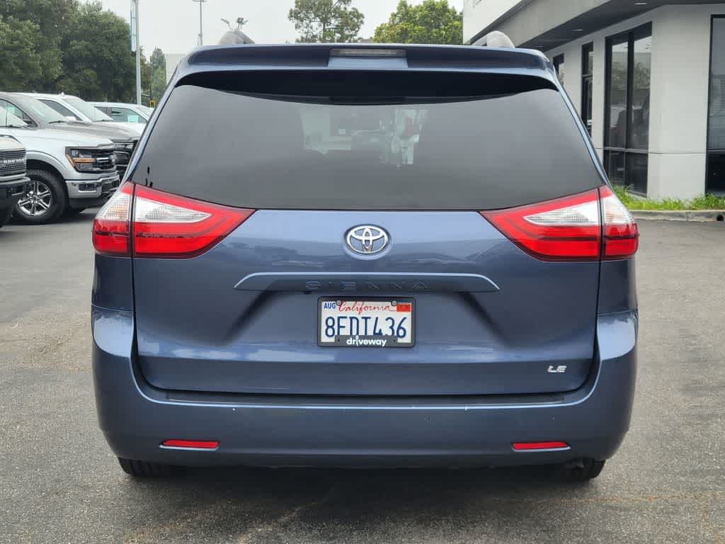 Thumbnail: 2017 Toyota Sienna - 4