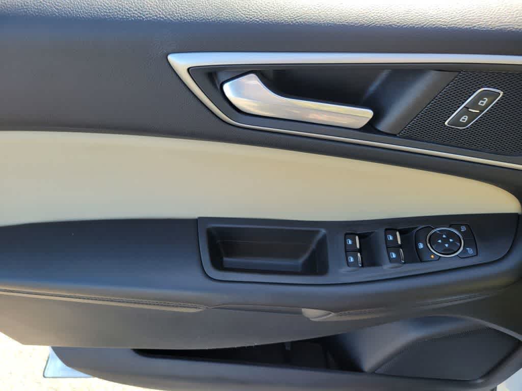 Thumbnail: 2022 Ford Edge - 19