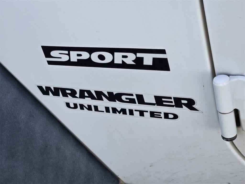 Thumbnail: 2017 Jeep Wrangler - 10