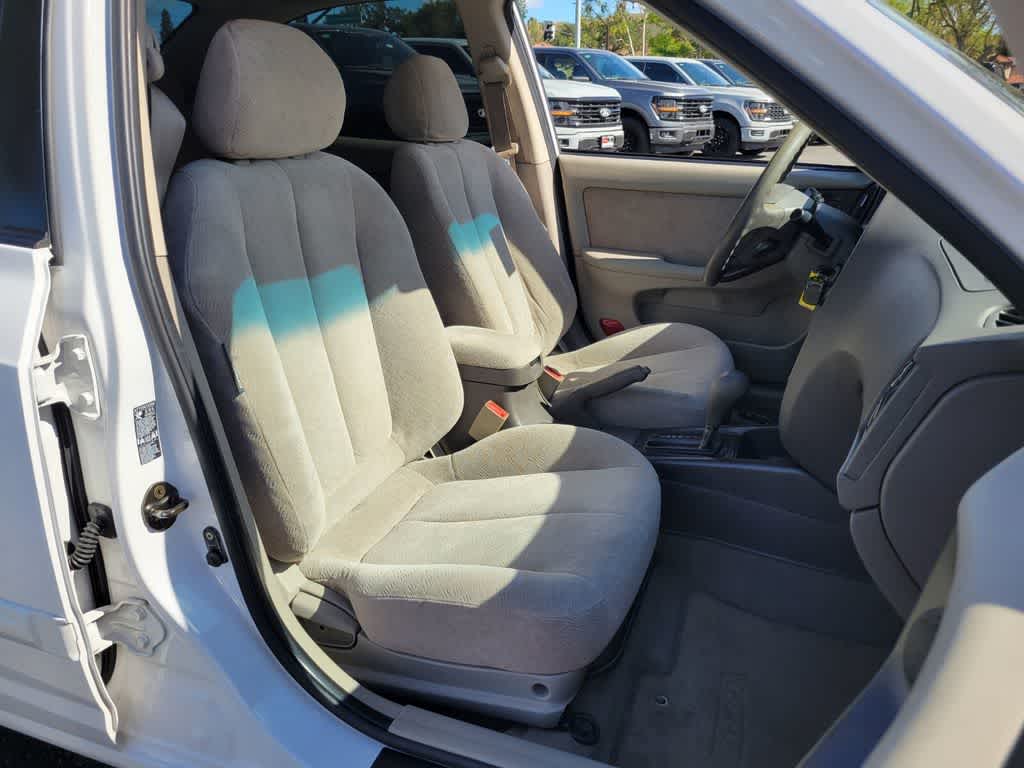 Thumbnail: 2004 Hyundai Elantra - 17