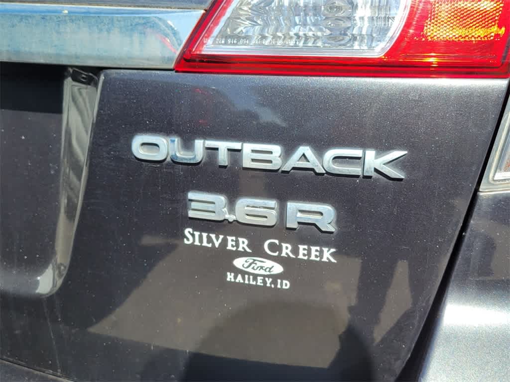 2011 Subaru Outback 2.5i Limited 8